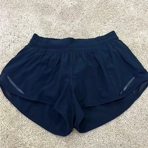 Lululemon Hotty Hot LR 2.5 Shorts